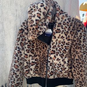 Aeropostale NWT Reversible Leopard Cheetah print Semi Cropped Fuzzy jacket